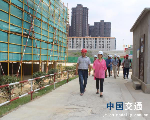 南昌市質監(jiān)站領導蒞臨象湖隧道、九洲高架安置房項目檢查指導工作